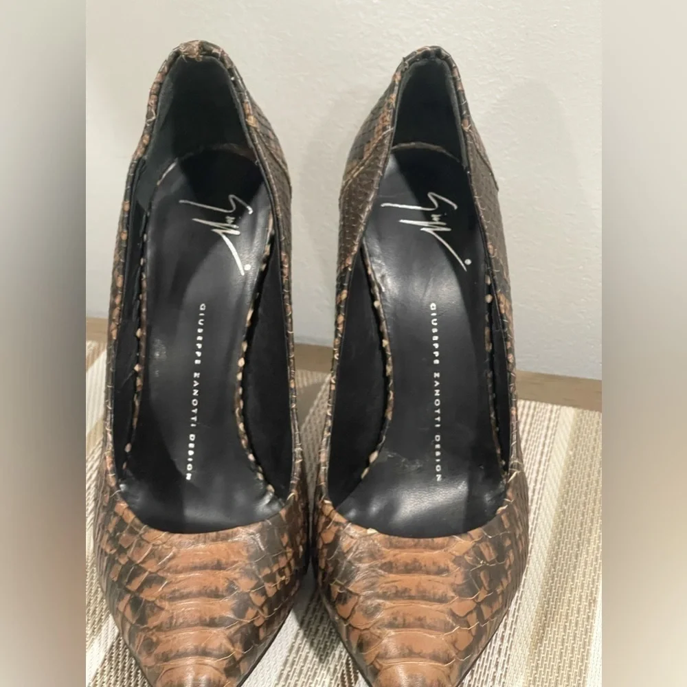 GIUSEPPE ZANOTTI JUSTIN Natural Londra Print Designer Pumps 8 1/2